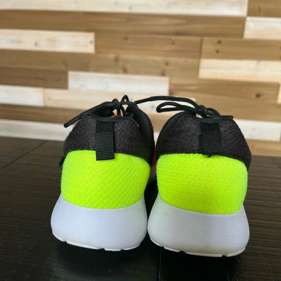 Nike Roshe One Bright GS Size 4.5 Y - Picture 4 of 8